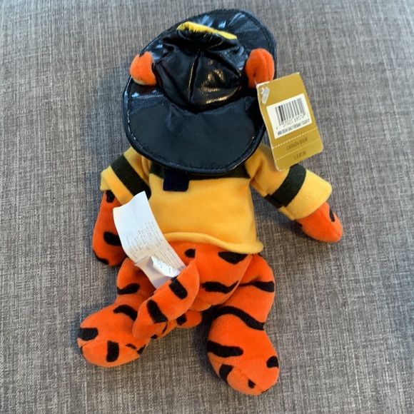 Disney Store Fireman Tigger plush - Picture 3 of 4